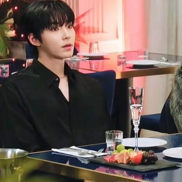 Momen yang diabadikan oleh penggemar Hwang Inyoup