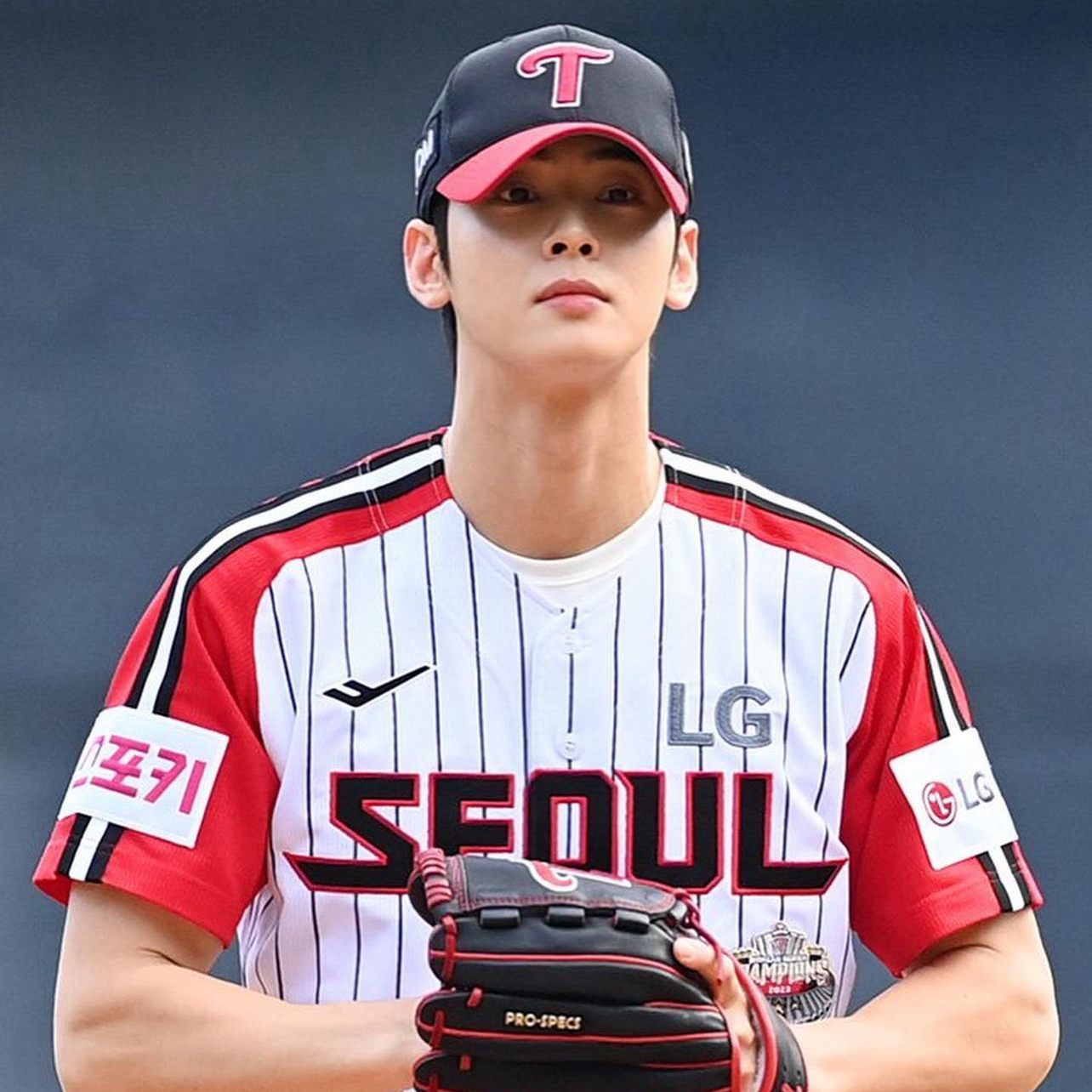 Behind-the-scenes cut of Cha Eunwoo
