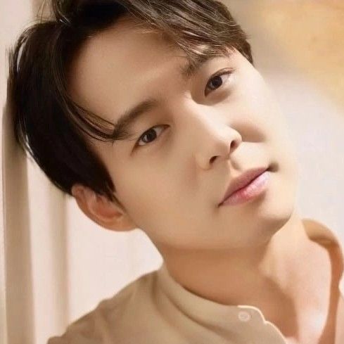 A moment captured by a fan of Park Yoochun