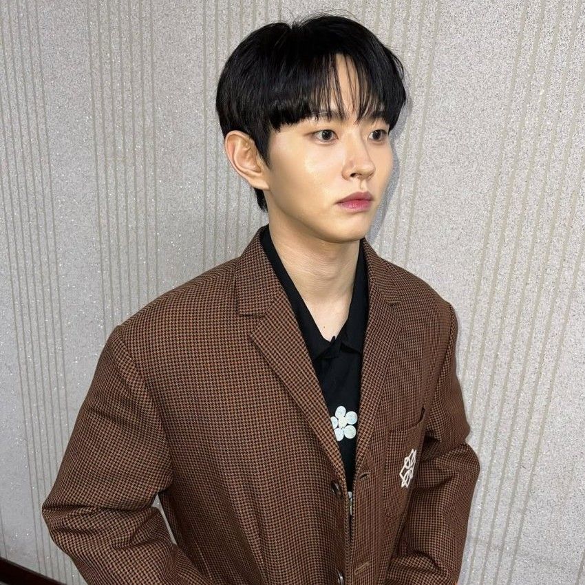 Behind-the-scenes cut of Lee Byeongchan