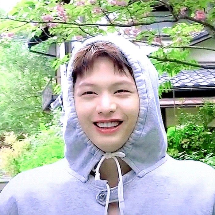 Behind-the-scenes cut of Yook Sungjae