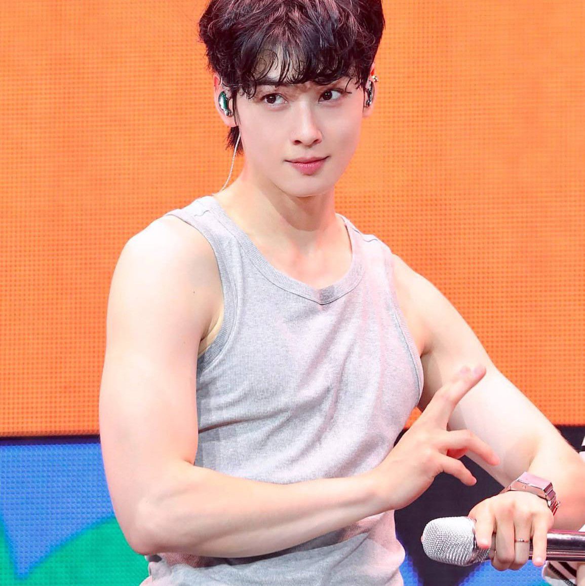 Latest photo of Cha Eunwoo