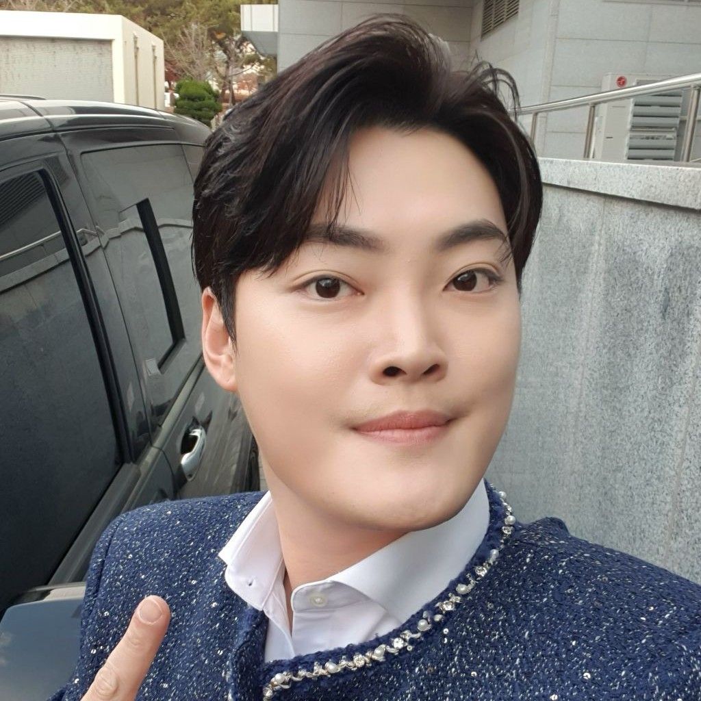 Behind-the-scenes cut of Kim Kyungmin