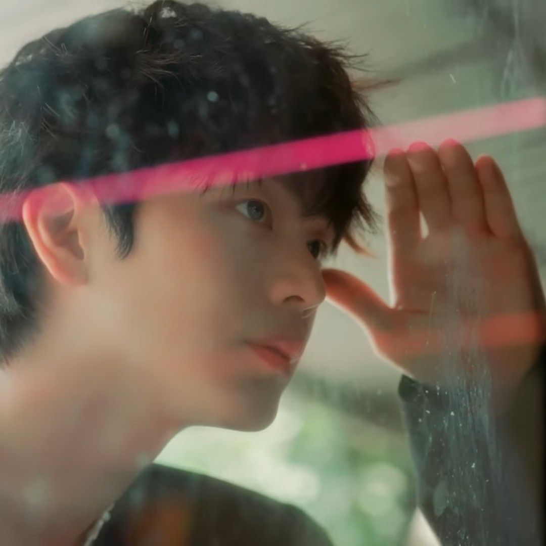 A moment captured by a fan of Yook Sungjae
