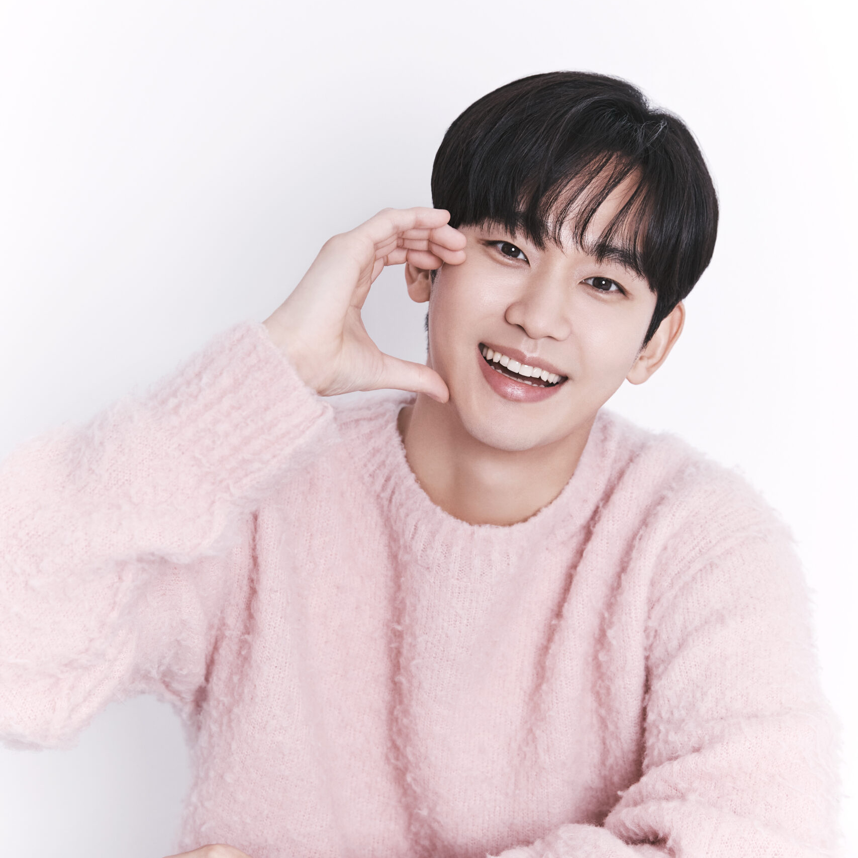 金秀贤的最新照片