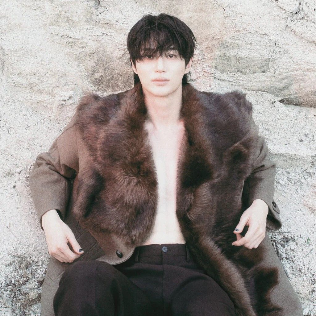 Recent activity shot of Byeon Wooseok