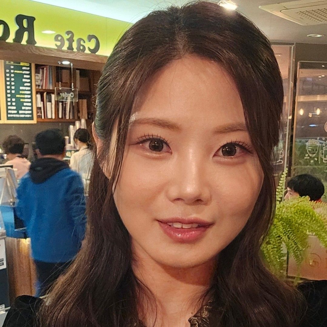 Recent activity shot of Bae Ahyeon