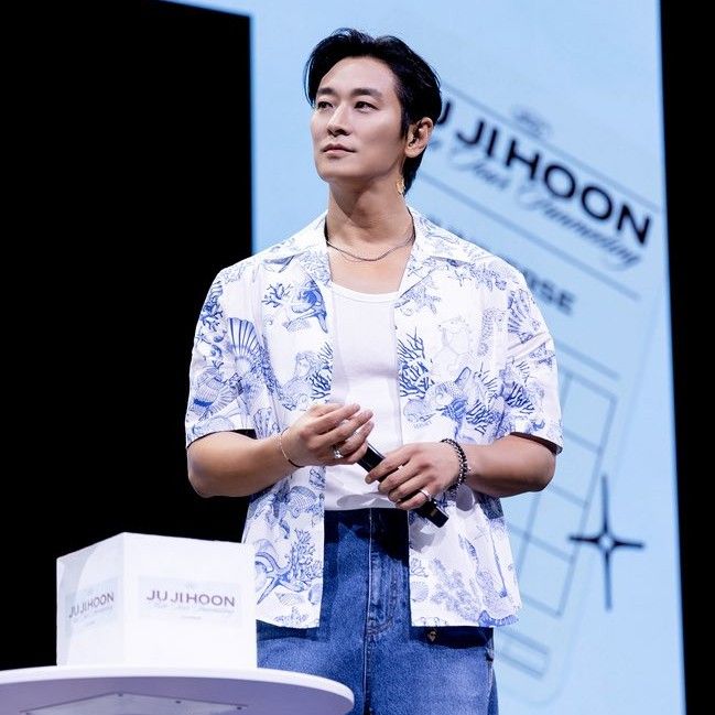 Behind-the-scenes cut of Joo Jihoon