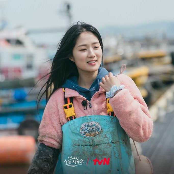 Behind-the-scenes cut of Kim Hyeyoon
