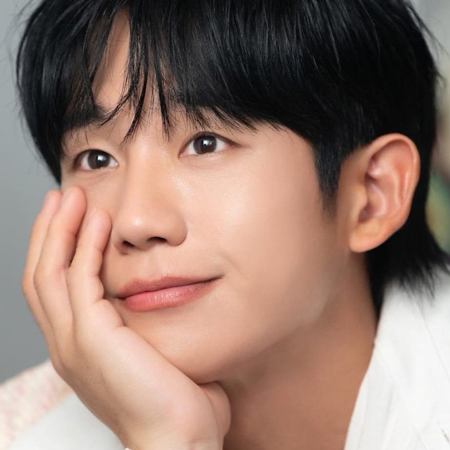 Latest photo of Jung Haein