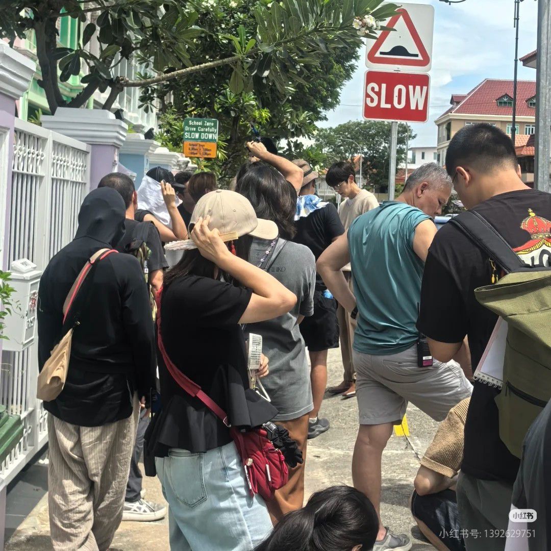 A moment captured by a fan of Lee Joongi