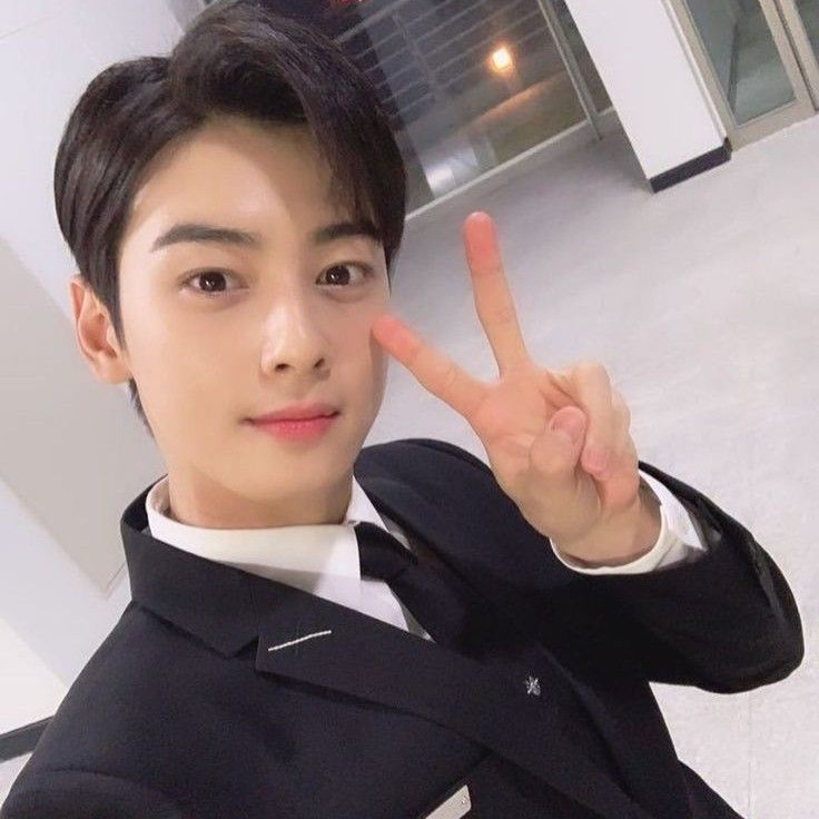 Latest photo of Cha Eunwoo