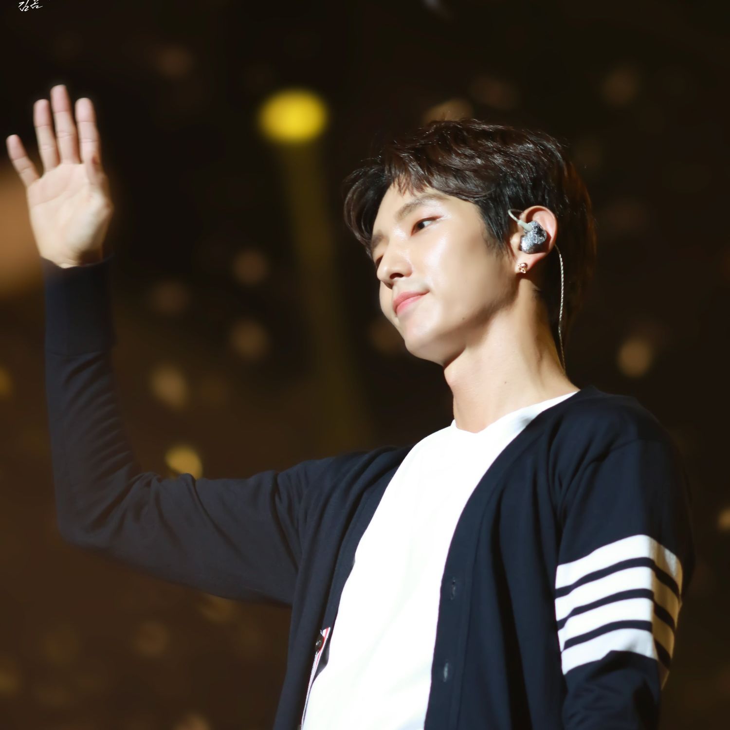 Behind-the-scenes cut of Lee Joongi