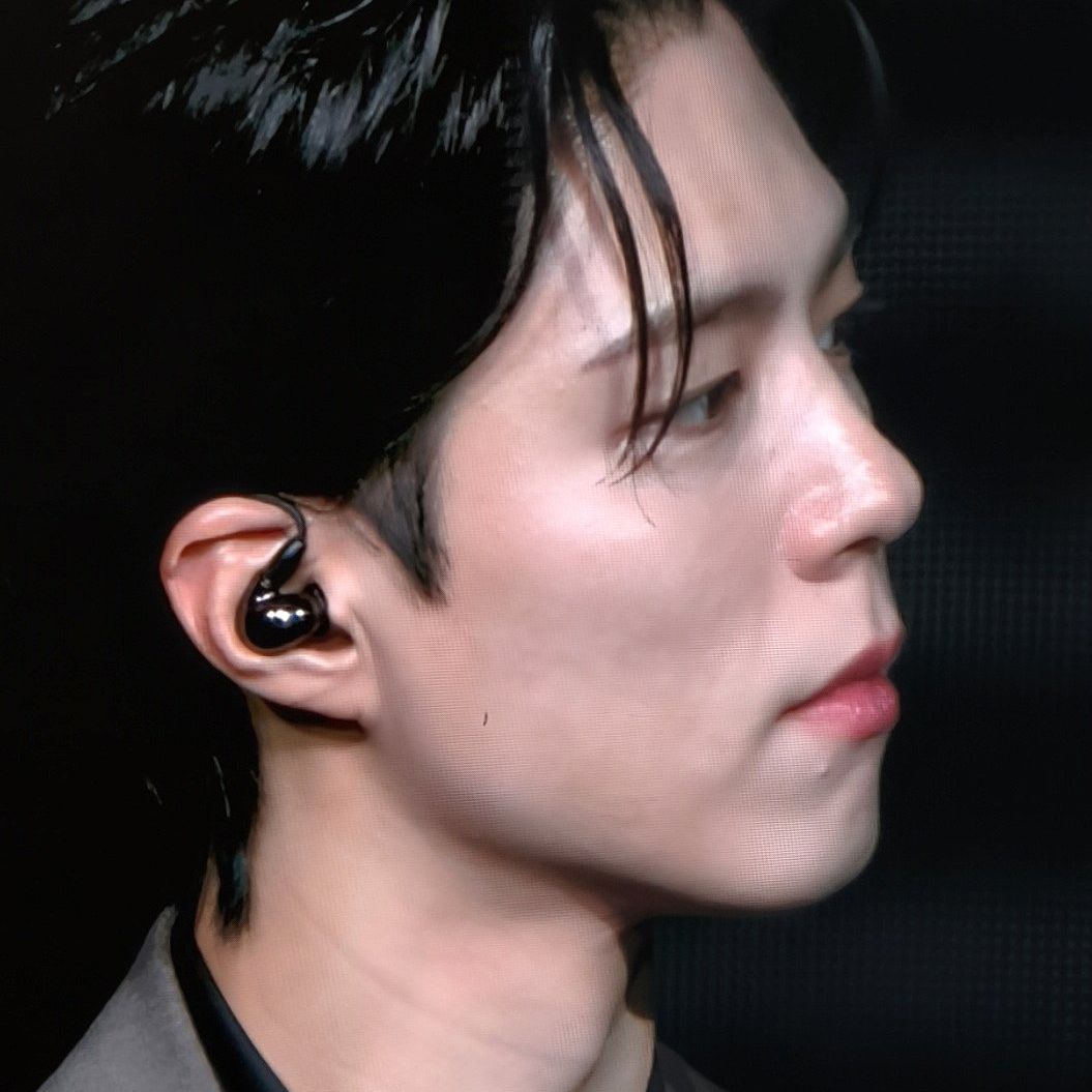 A moment captured by a fan of Park Bogum