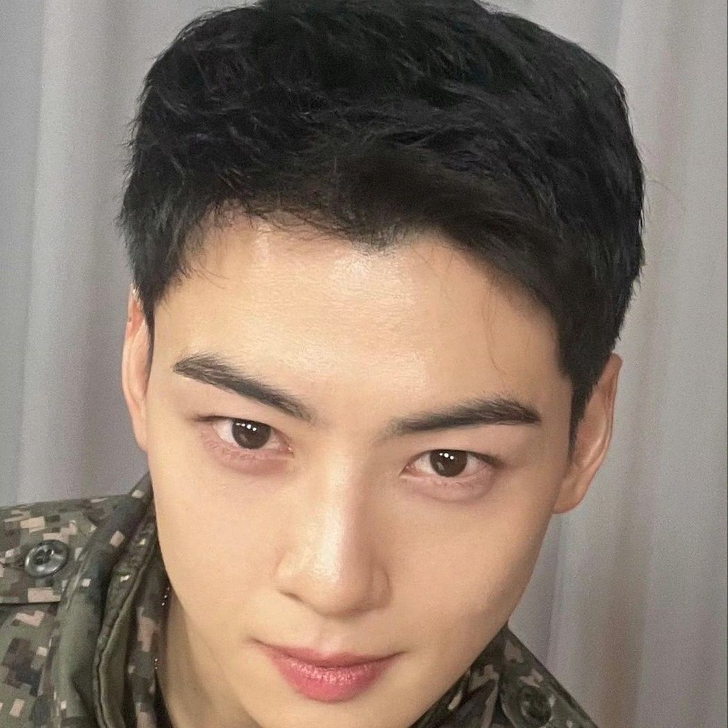 Recent activity shot of Cha Eunwoo