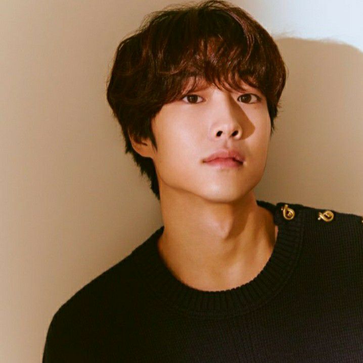 Recent activity shot of Lee Jongwon