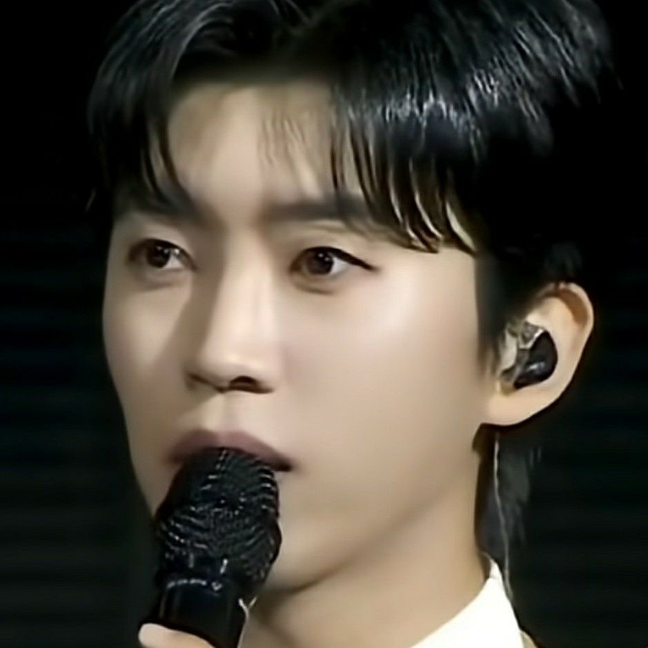 A moment captured by a fan of Lim Youngwoong