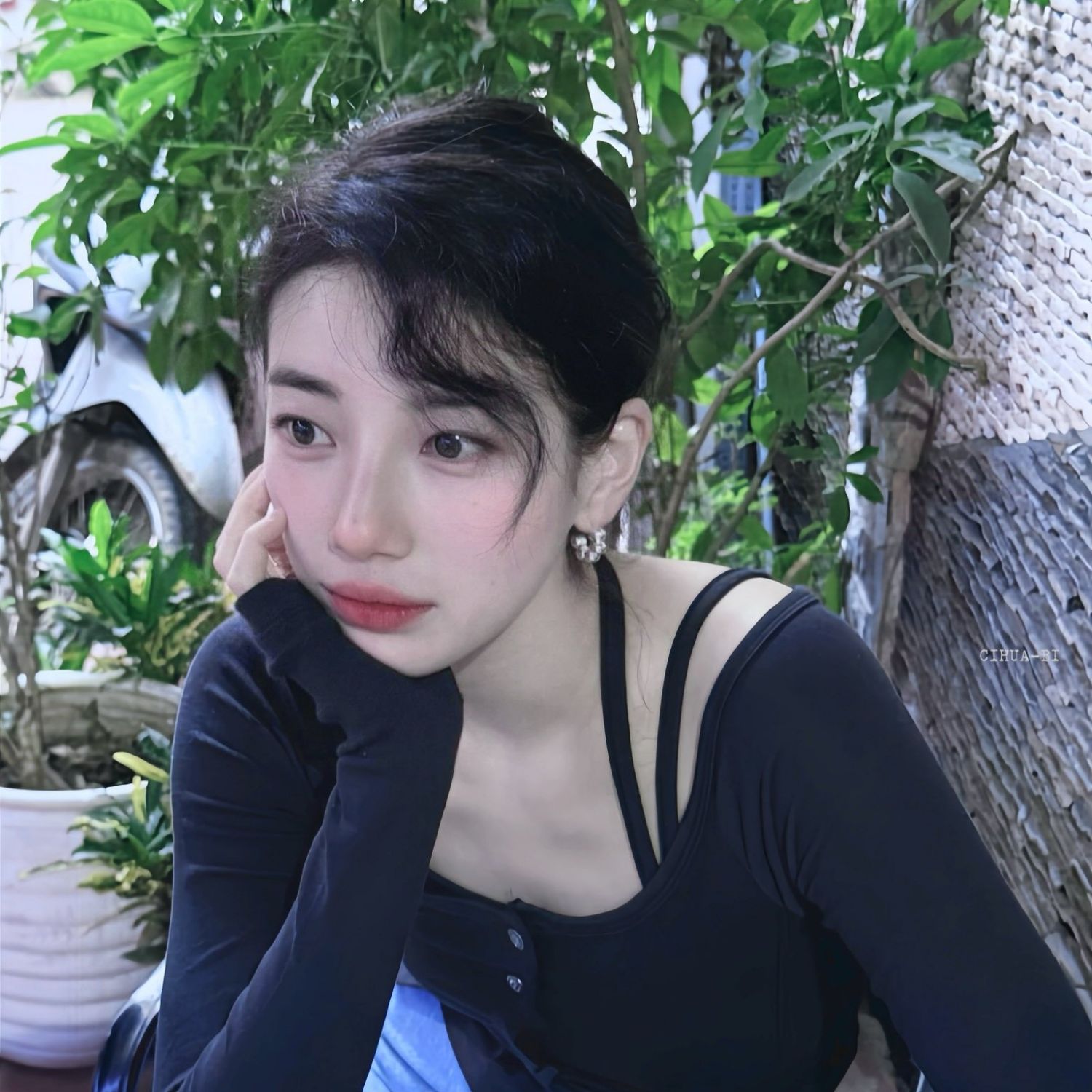 Recent activity shot of Bae Suzy