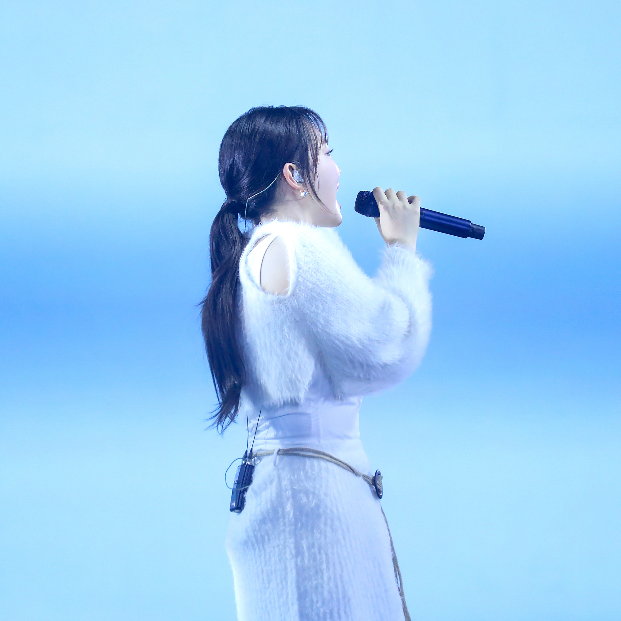 Behind-the-scenes cut of Younha