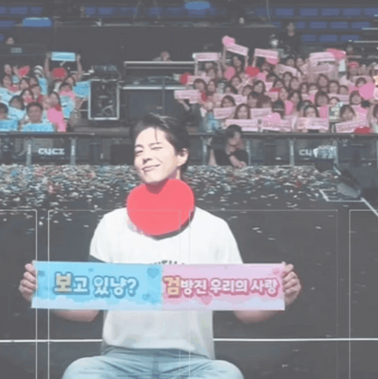 Behind-the-scenes cut of Park Bogum