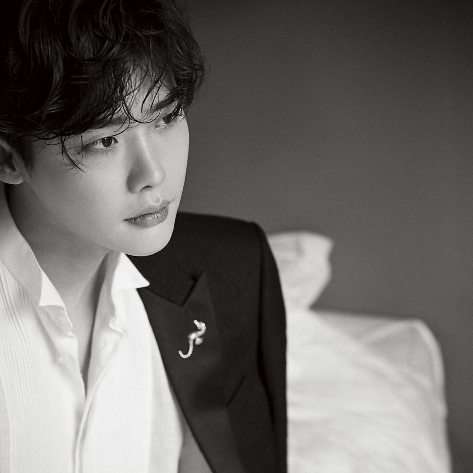 A moment captured by a fan of Lee Jongsuk