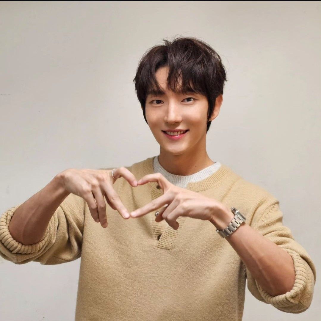 A moment captured by a fan of Lee Joongi