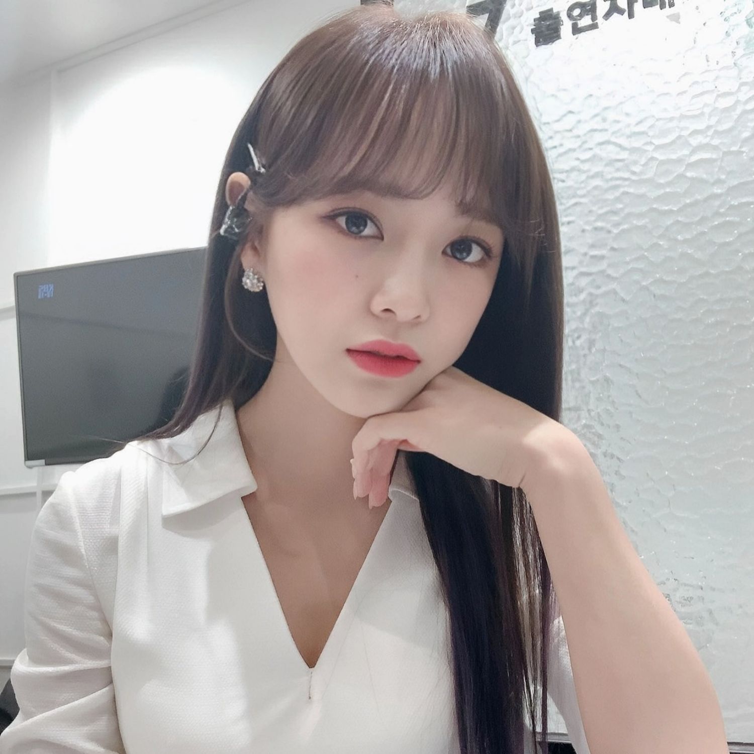 Behind-the-scenes cut of Kim Sejeong