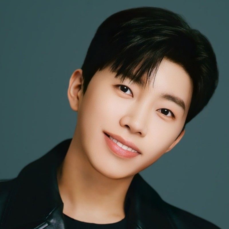 Behind-the-scenes cut of Lim Youngwoong