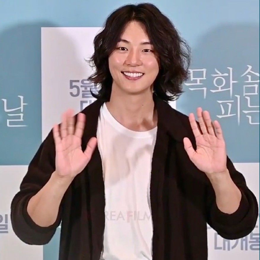 Behind-the-scenes cut of Yoon Shiyoon