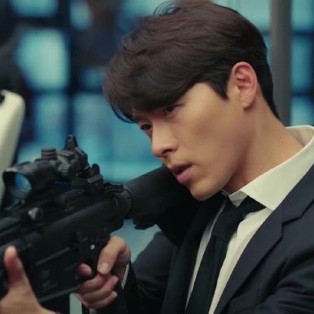 Momen yang diabadikan oleh penggemar Hyun Bin