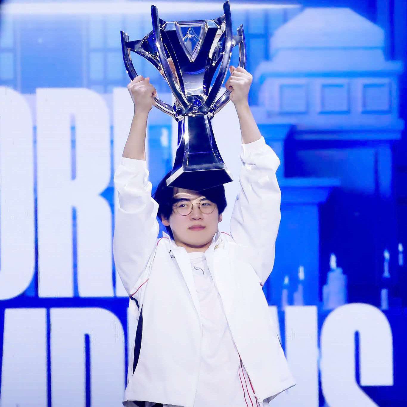 Latest photo of Gumayusi