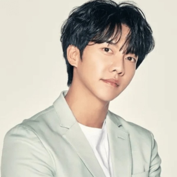 Today’s standout profile photo of Lee Seunggi on Choeaedol Celeb