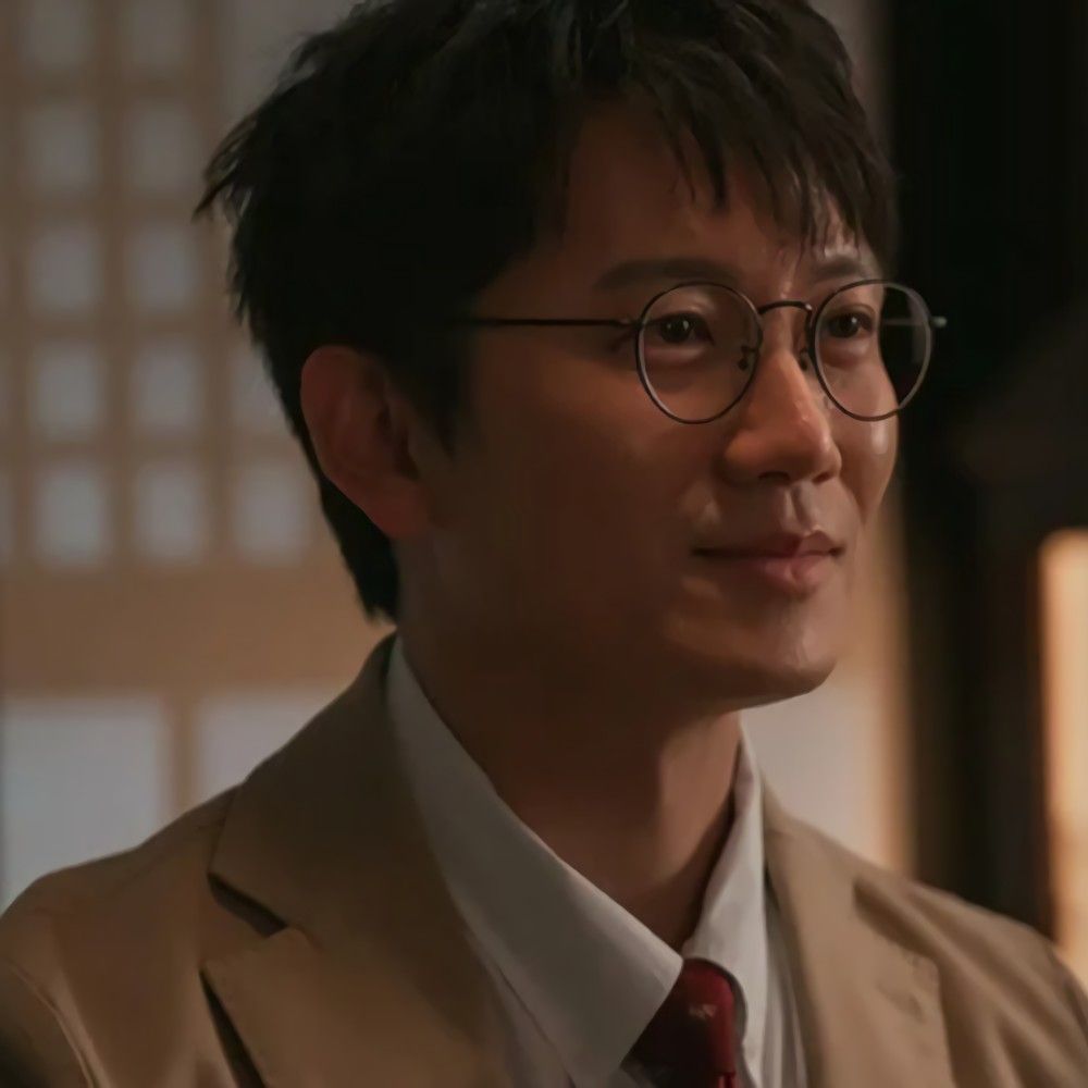 Behind-the-scenes cut of Ji Sung