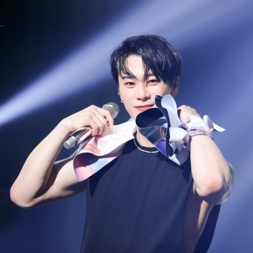 A moment captured by a fan of Cha Eunwoo