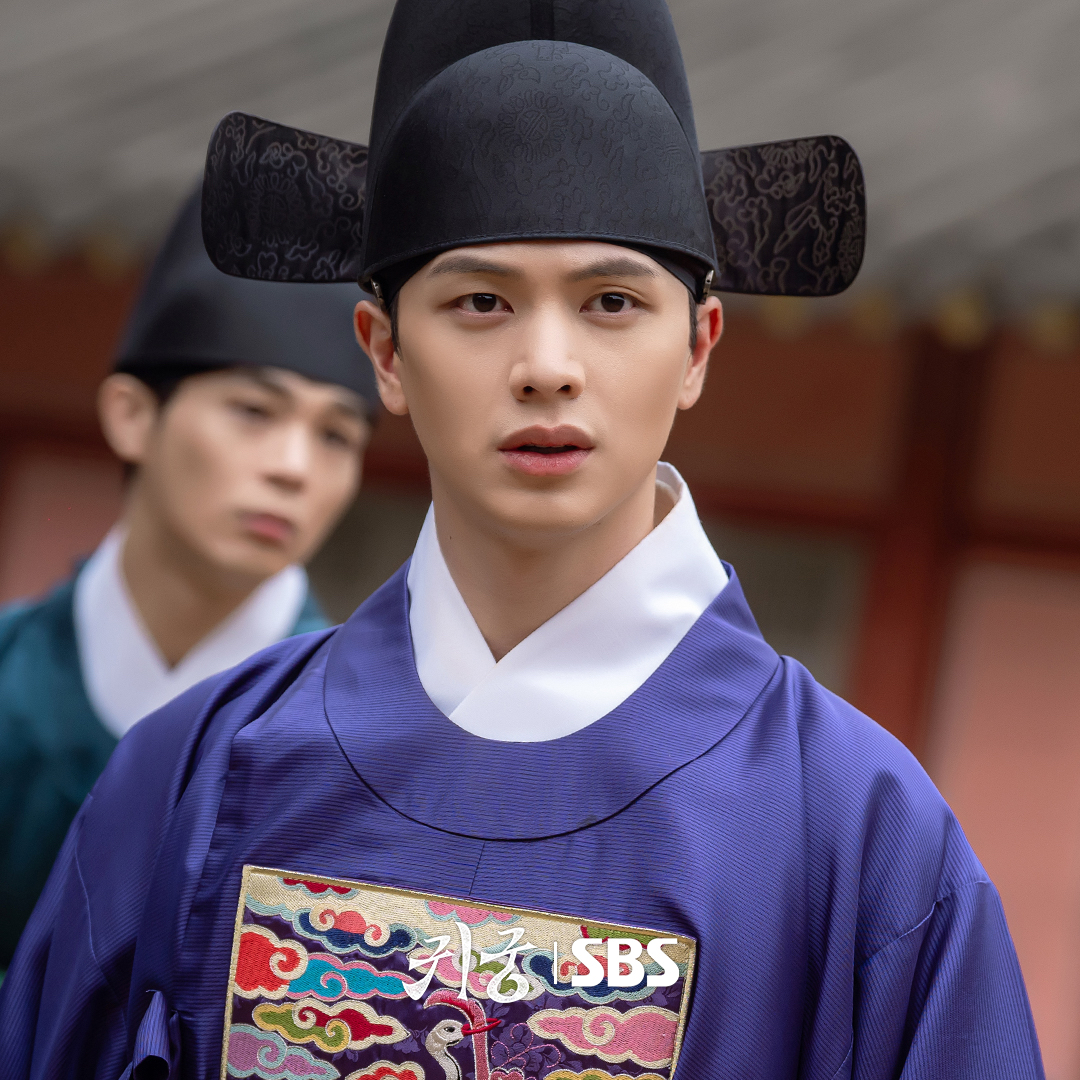 A moment captured by a fan of Yook Sungjae