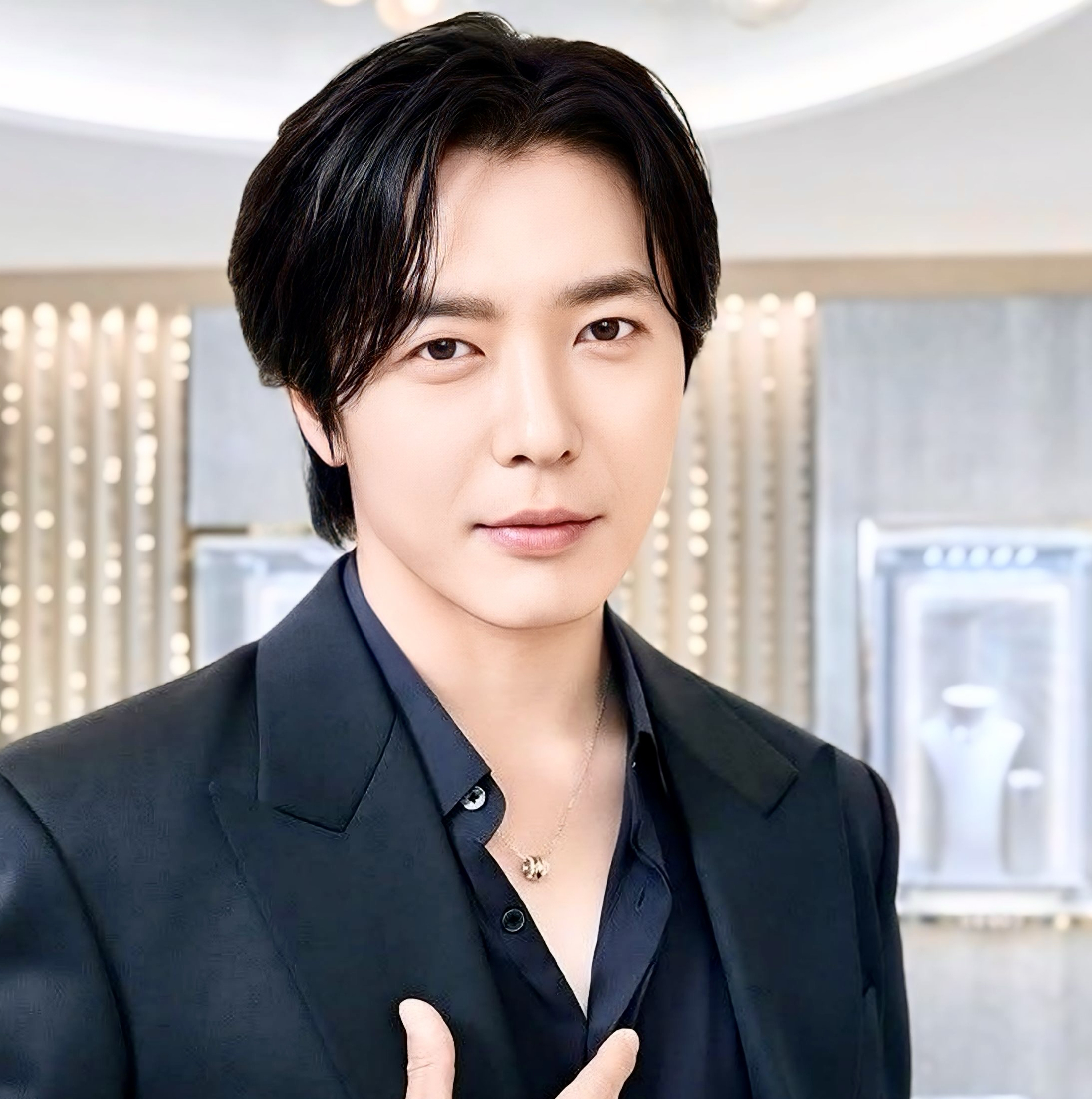 Behind-the-scenes cut of Kim Jaewook