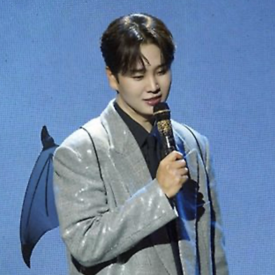 A moment captured by a fan of Song Minjun