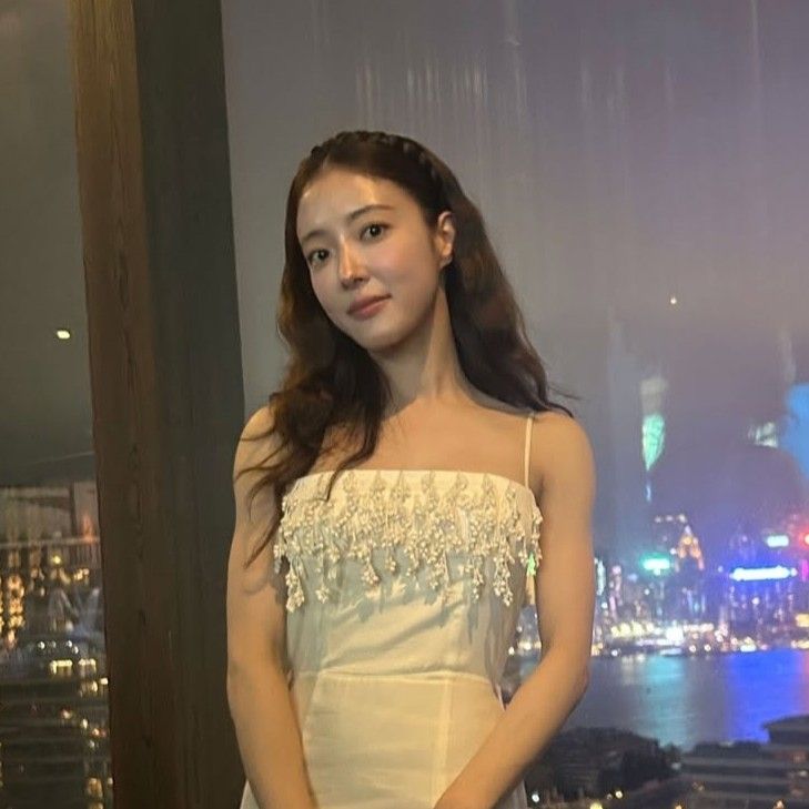 Behind-the-scenes cut of Lee Seyoung