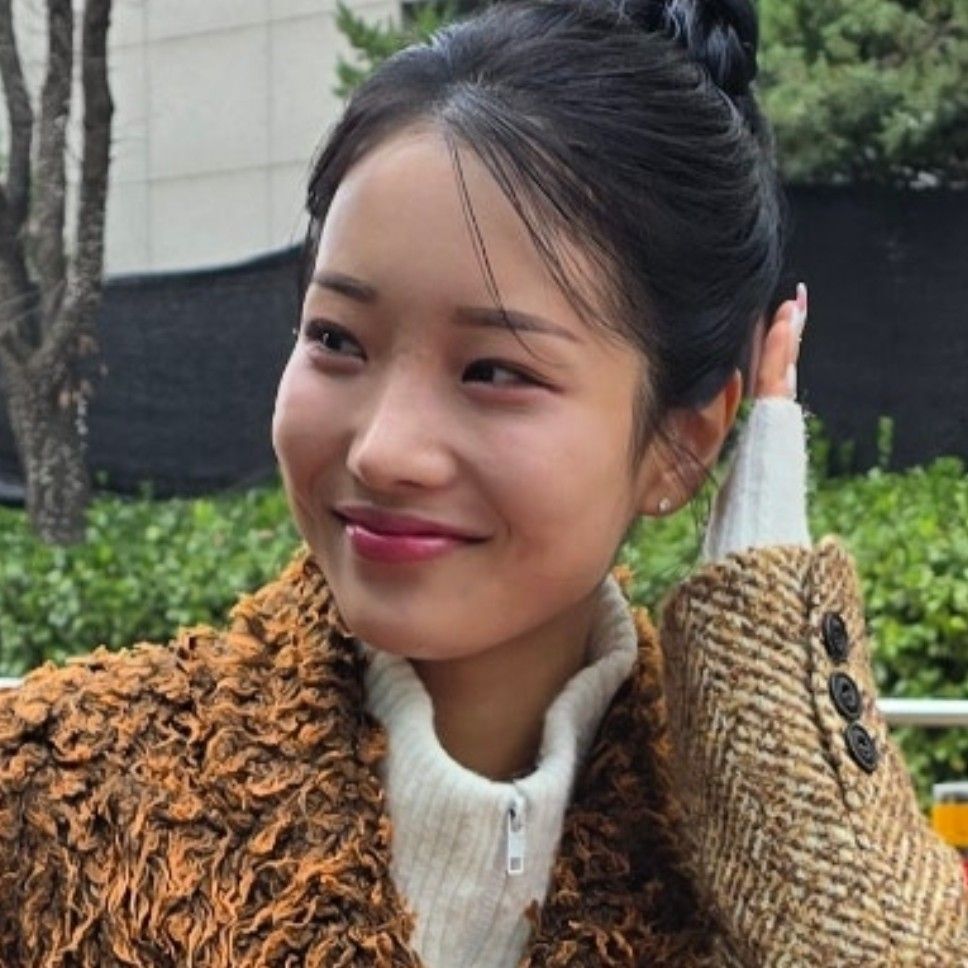 Recent activity shot of Kim Soyeon (2004)