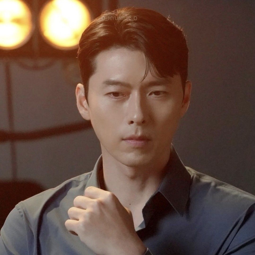 Momen yang diabadikan oleh penggemar Hyun Bin