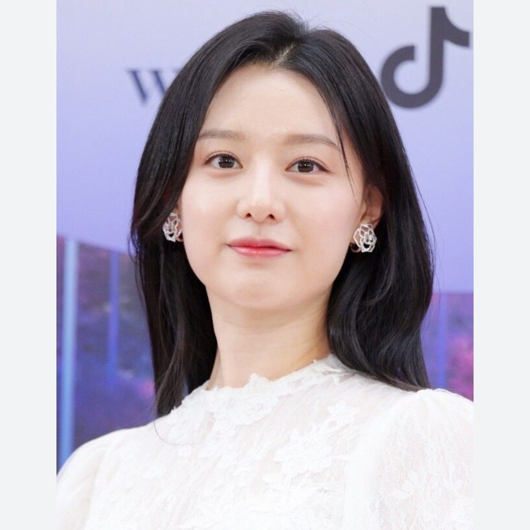 A moment captured by a fan of Kim Jiwon