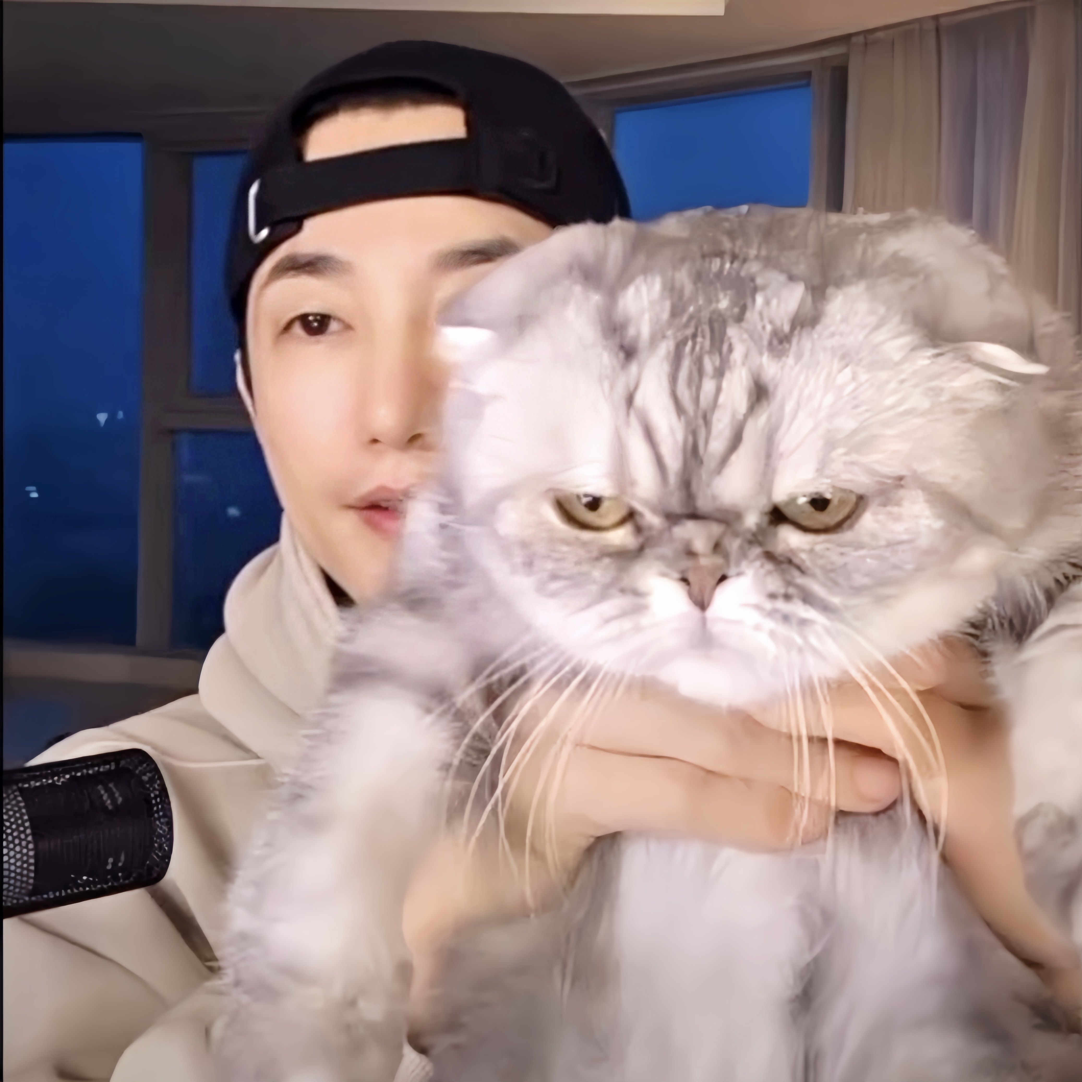 粉絲拍下的朴施厚瞬間