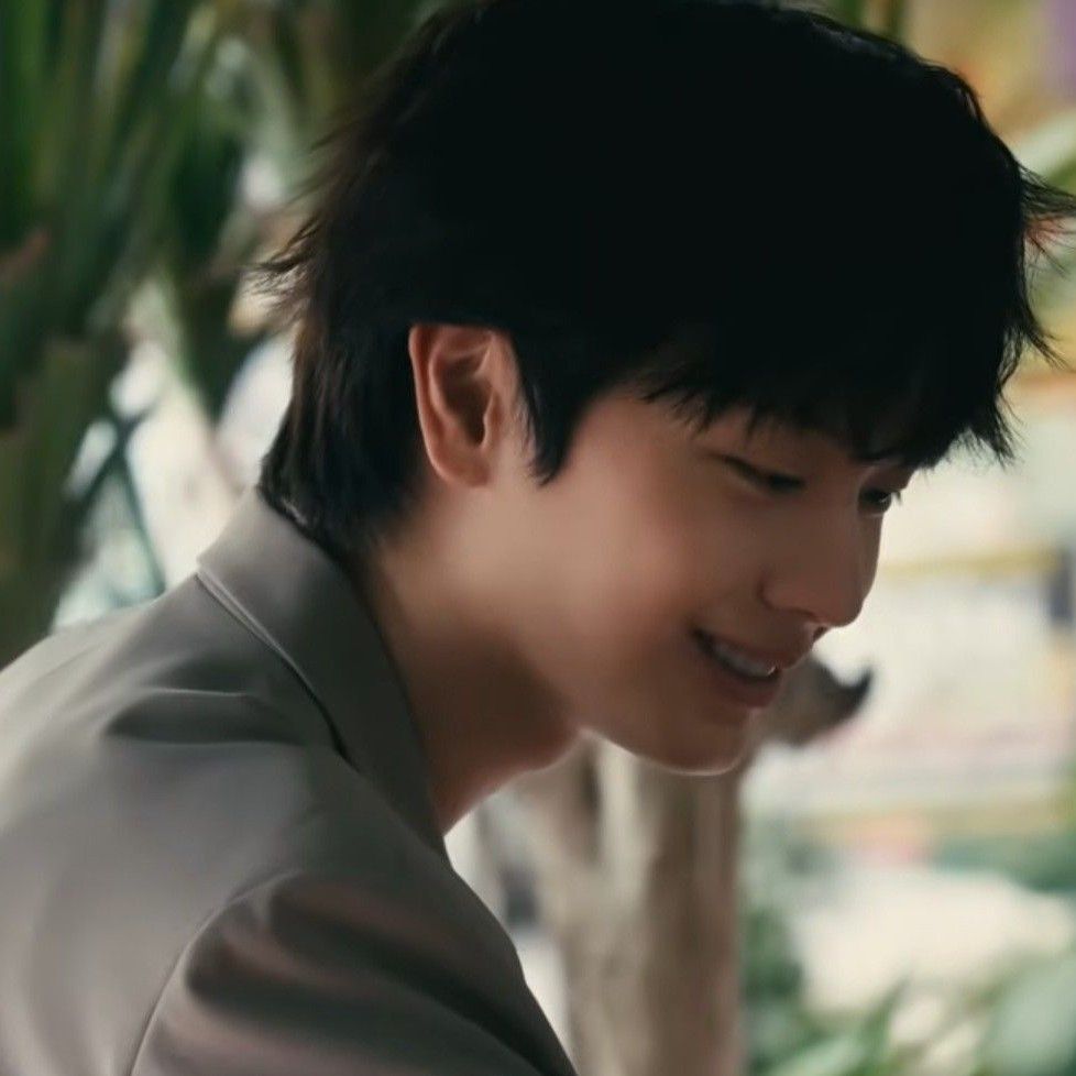 Behind-the-scenes cut of Yook Sungjae