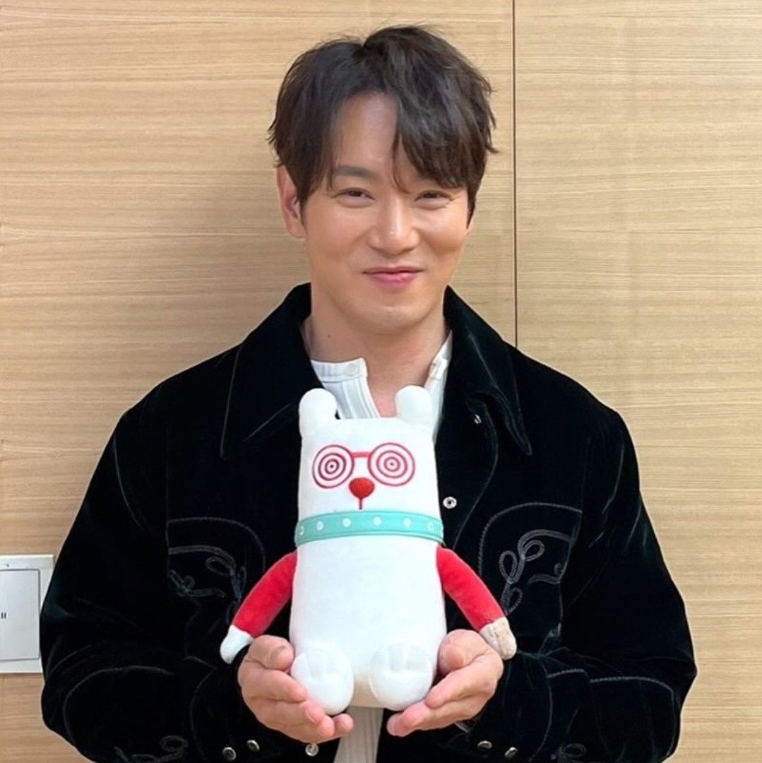 Behind-the-scenes cut of Hwanhee