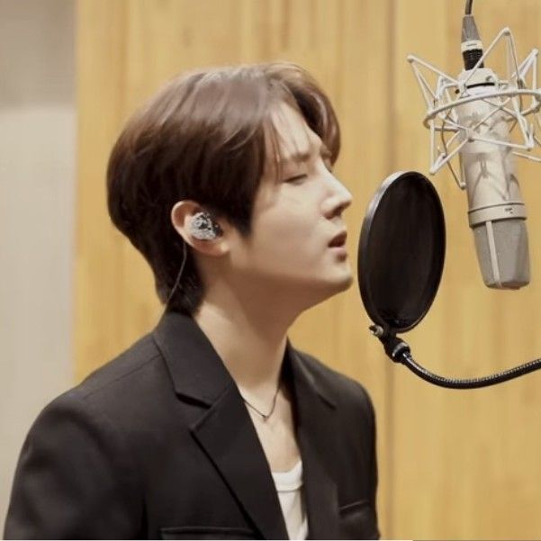 粉絲拍下的金俊賢瞬間