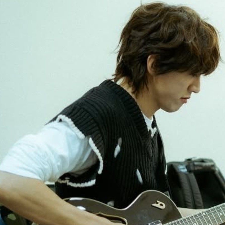 Behind-the-scenes cut of Lee Seungyoon