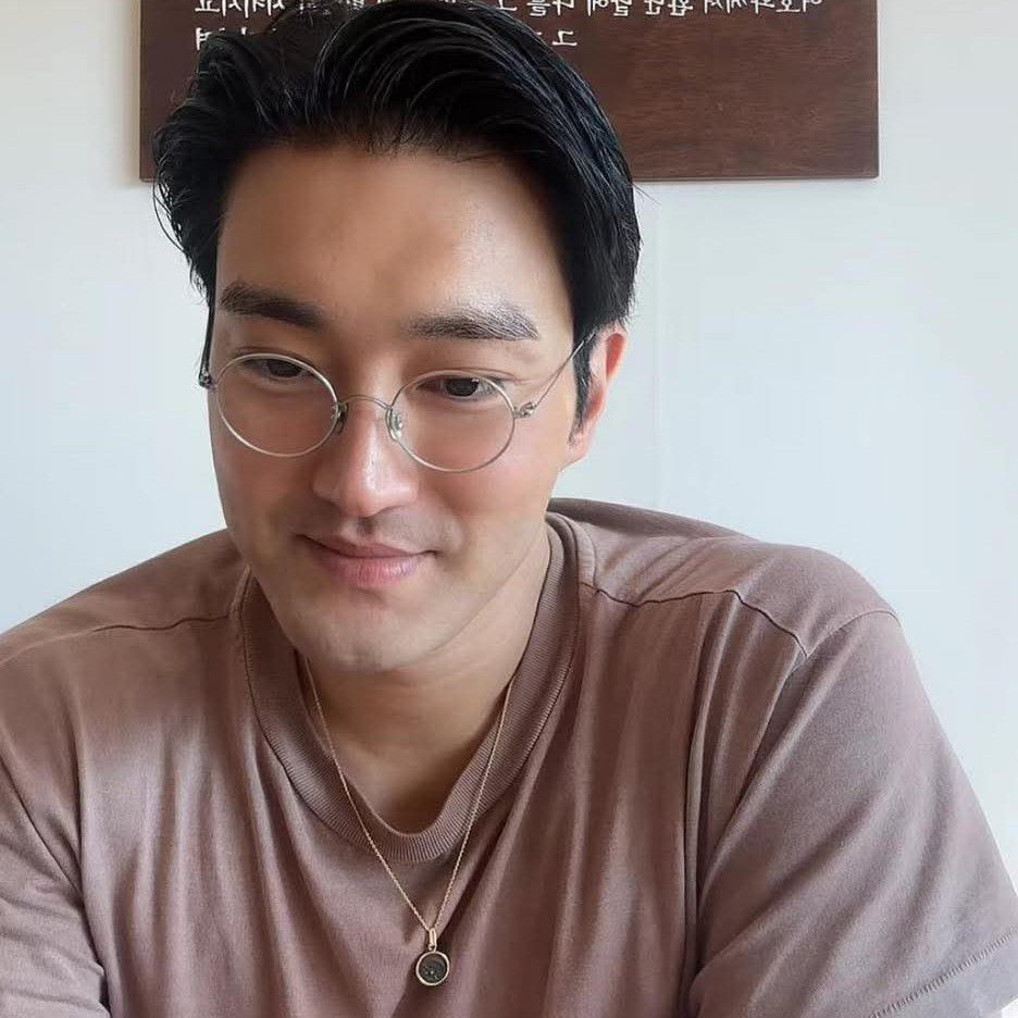 Recent activity shot of Choi Siwon