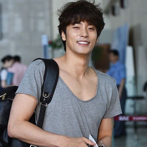Behind-the-scenes cut of Sunghoon