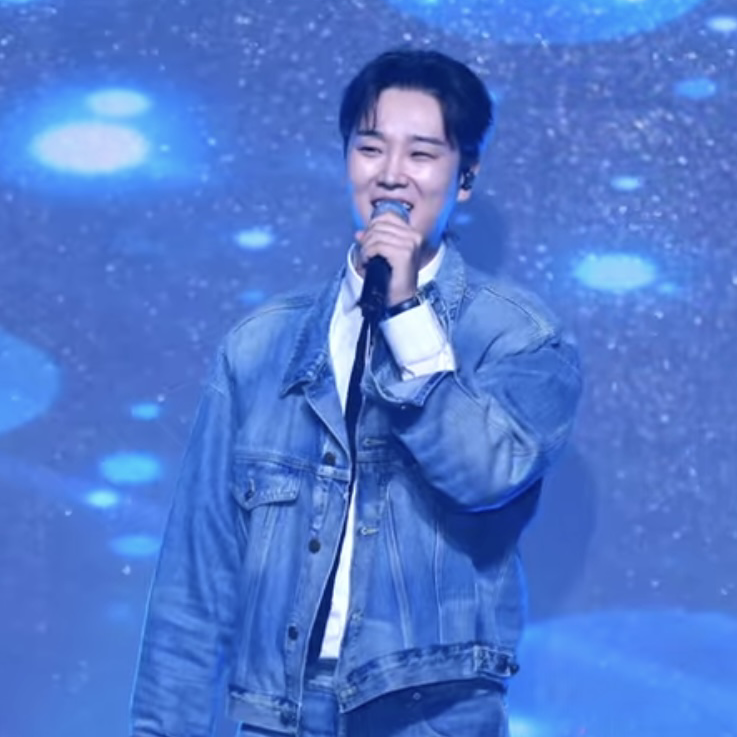 A moment captured by a fan of Song Minjun