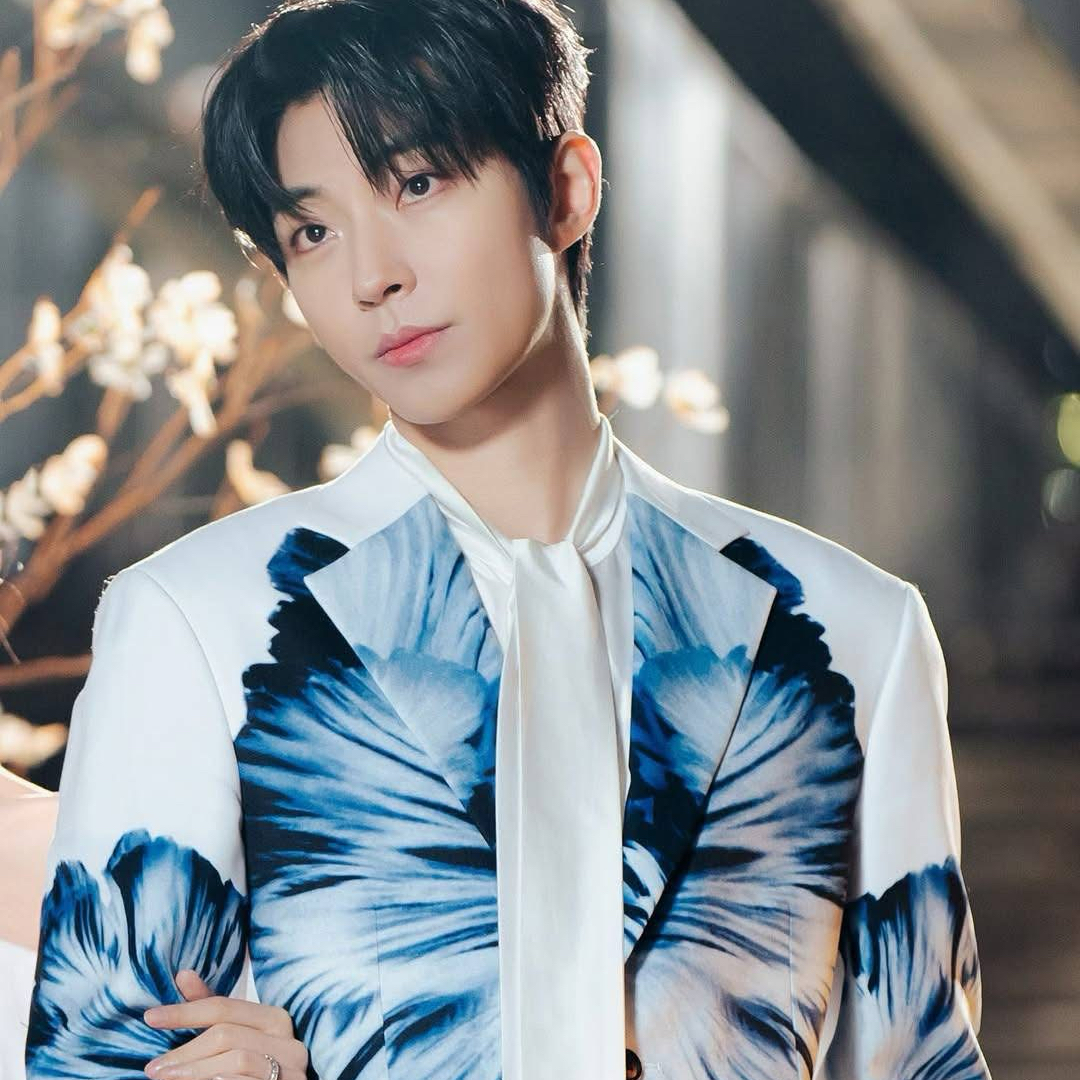 Momen yang diabadikan oleh penggemar Hwang Inyoup